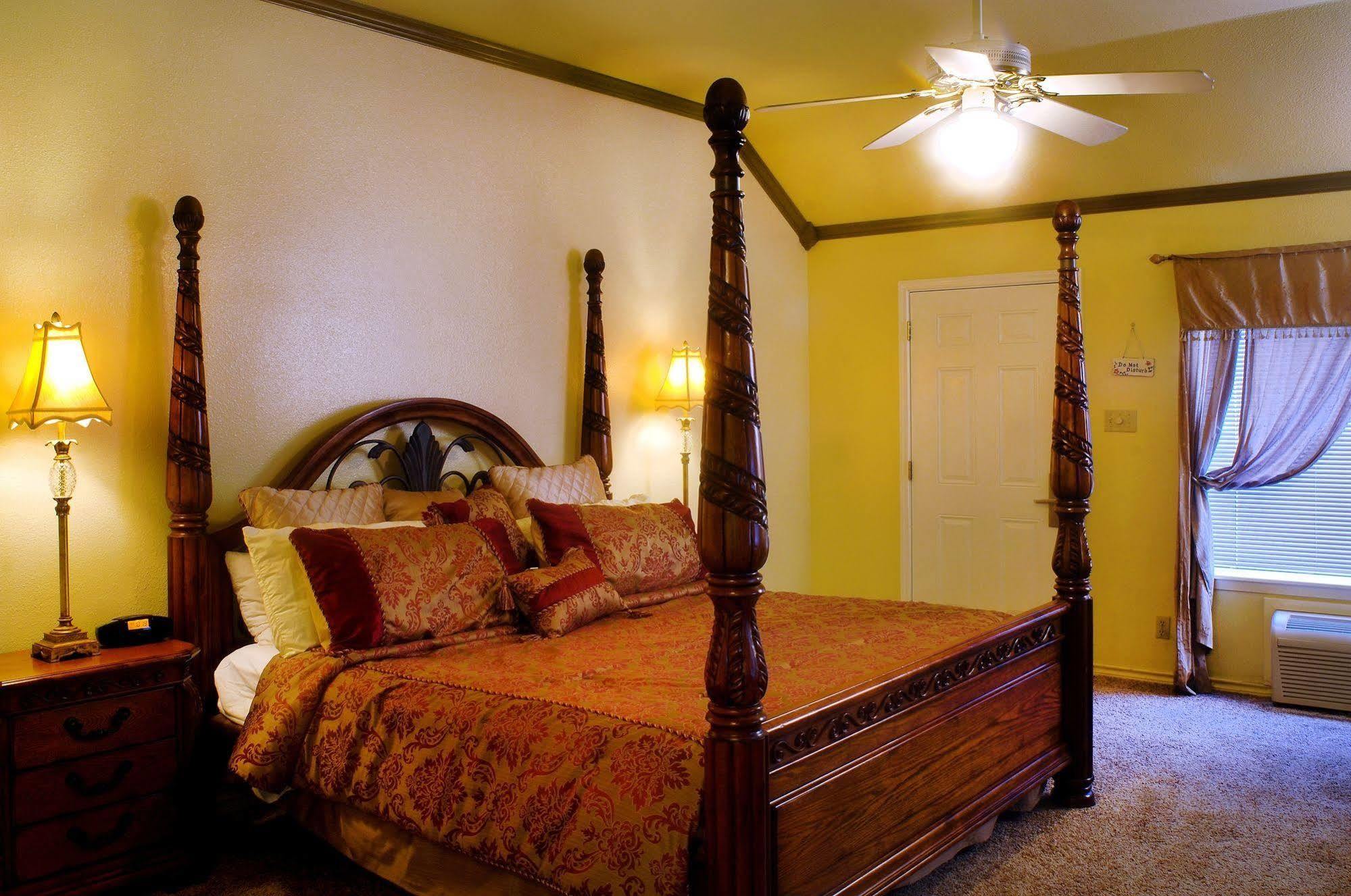 Inn On Barons Creek Fredericksburg Szoba fotó